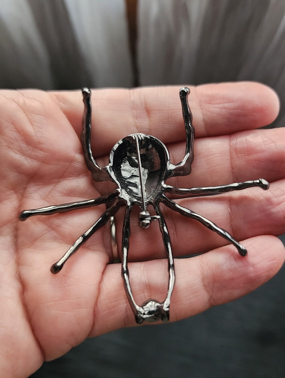 Large Gunmetal & Rhinestone Spider Brooch - Picture 6 of 6